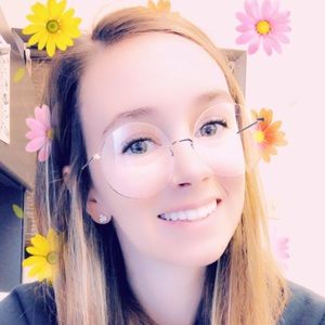 Meet your Posher, Alexis